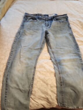 Men’s Light Blue Straight-Leg Jeans